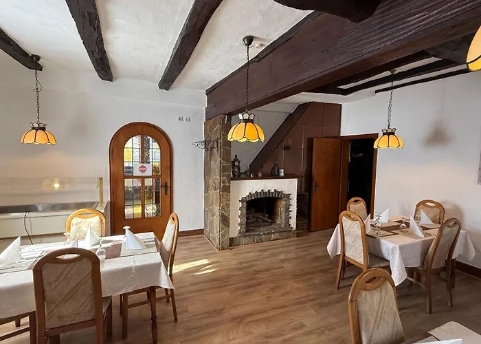 Kaiser Friedrich Hotel *